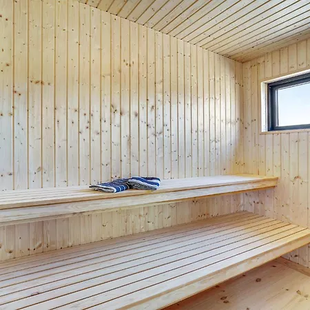 Casa de Férias Beautiful In With Sauna Ringkøbing